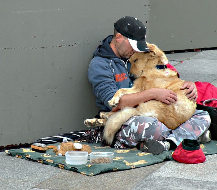 homeless-dogs-unconditional-love-hugs