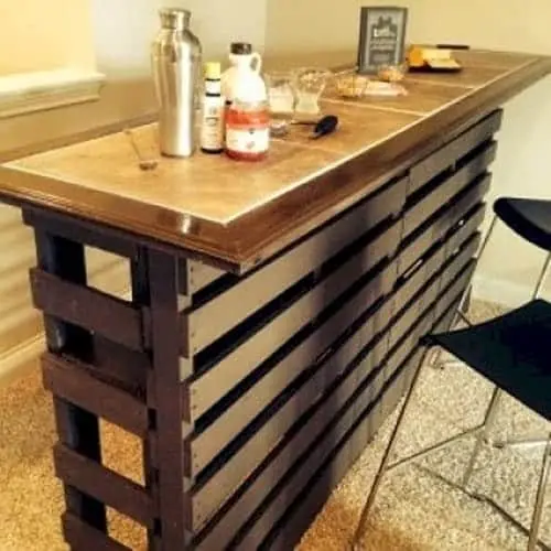 man-cave-pallet-bar-cart