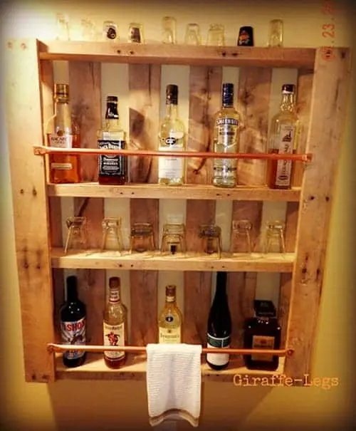 man-cave-pallet-bar