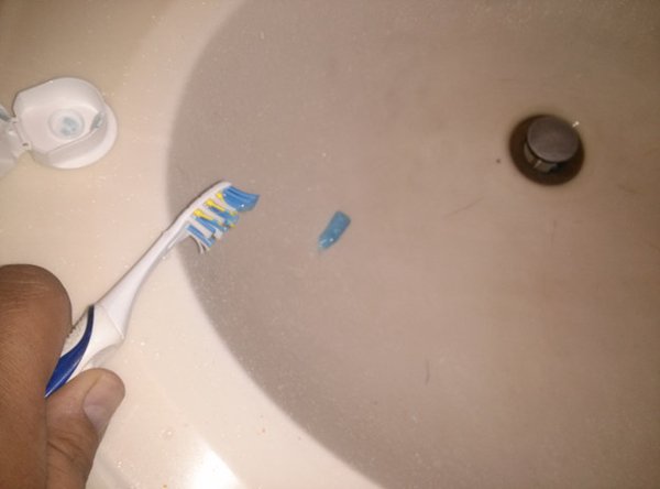 annoying-things-toothpaste