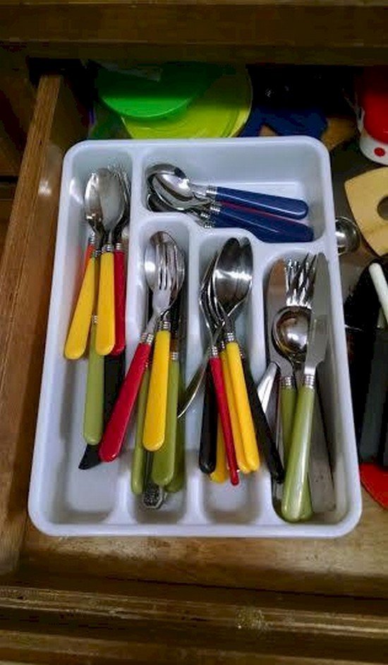 badly arranged cutlery