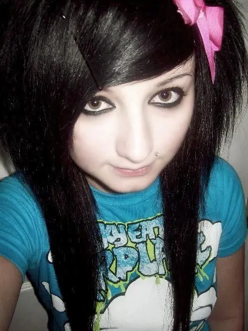 15 Things You Used To Wear If You Were An Emo Kid In The '00s