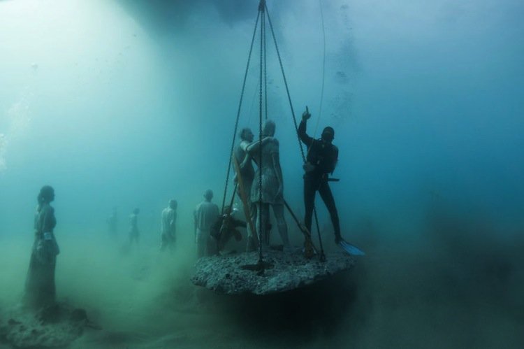 sculpture-underwater