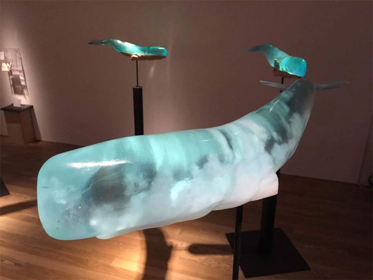 translucent-whale-sculptures-isana-yamada-cloudy