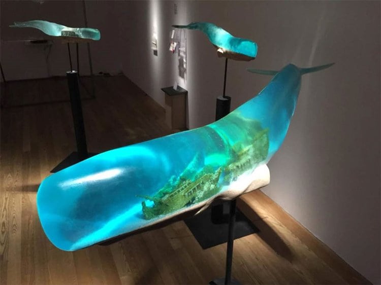 translucent-whale-sculptures-isana-yamada-round