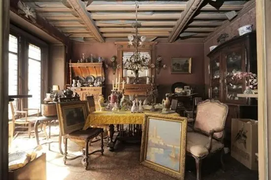 untouched-paris-apartment-discovered-after-70-years-dining