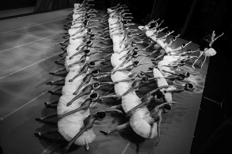 ballet-dancers-stage