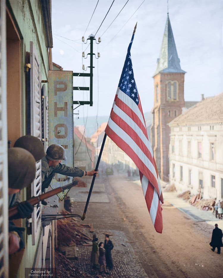 colorized-black-and-white-historic-photos-flag