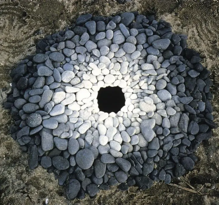 goldsworthy-pebbles