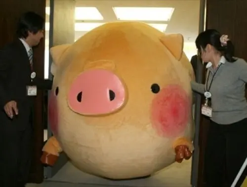 japanese-mascots-stuck-pig
