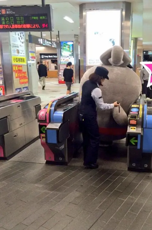 japanese-mascots-stuck-station