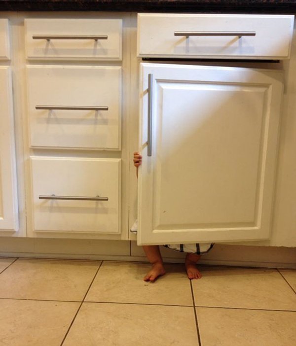 kids-bad-at-hide-and-seek-cupboard