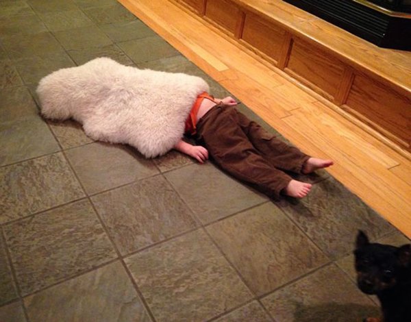  شقاوة اطفال Kids-bad-at-hide-and-seek-rug