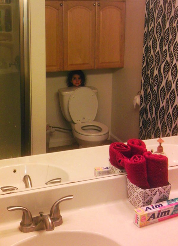 kids-bad-at-hide-and-seek-toilet