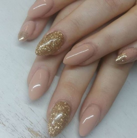 nails-gold