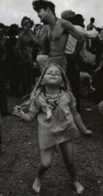 15 Vintage Woodstock Photographs Of Women That Show Origins Of Today's