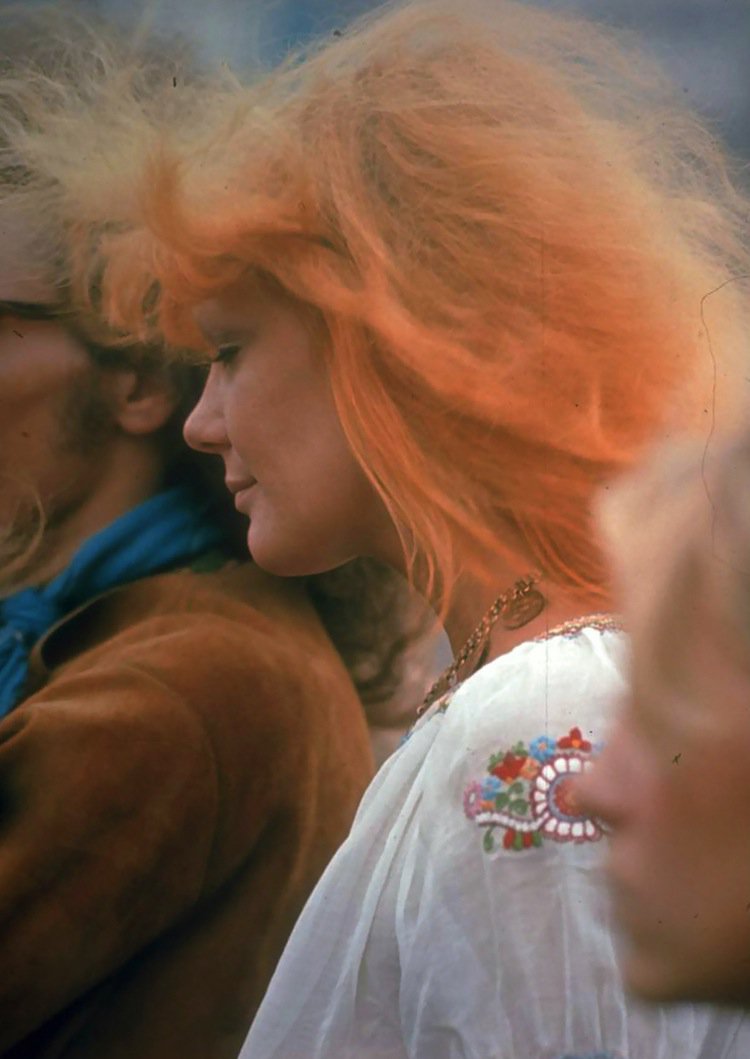 15 Vintage Woodstock Photographs Of Women That Show