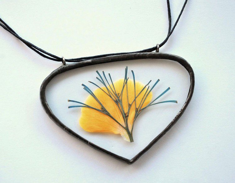 yellow flower necklace