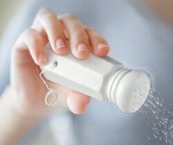 Shaking Salt And Pepper Set