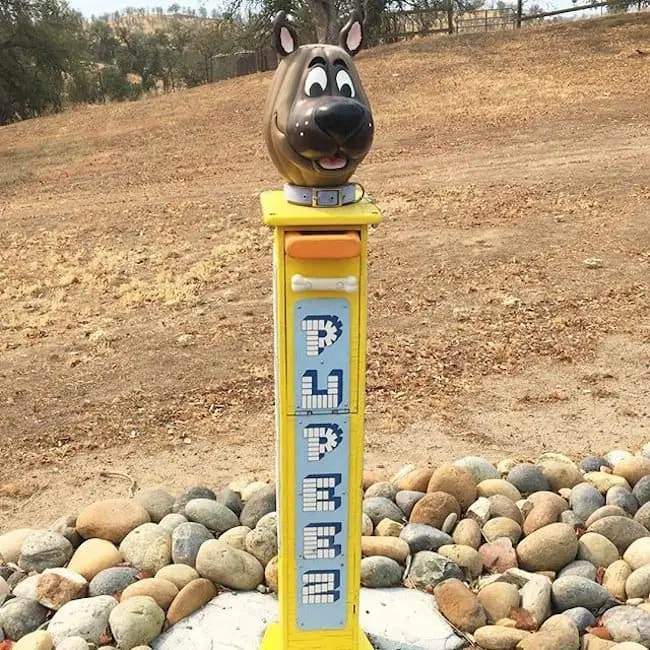 mail-pez