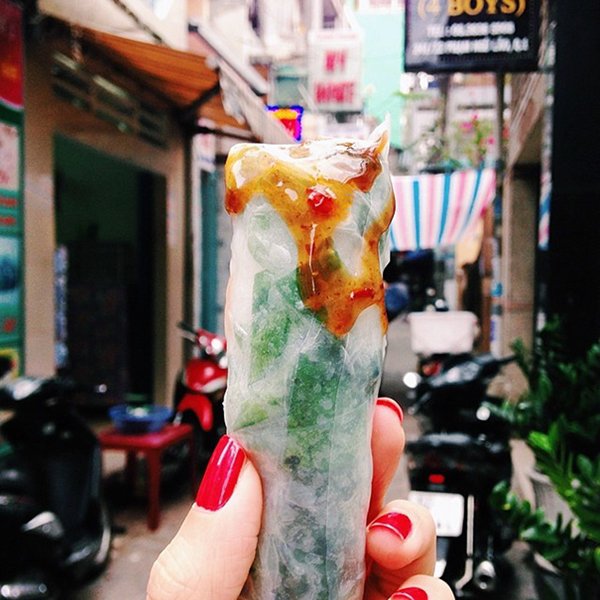 awesome-street-food-vietnam-spring-roll