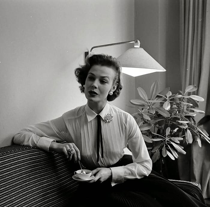 nina-leen-vintage-photos-bow