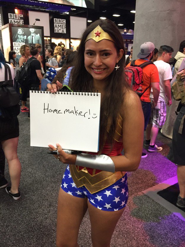 cosplayer-day-jobs-homemaker