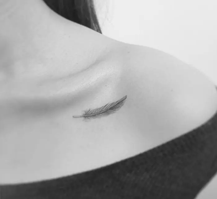 minimalist-tattoos-feather
