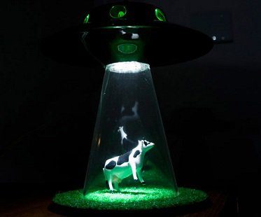 alien-abduction-lamp
