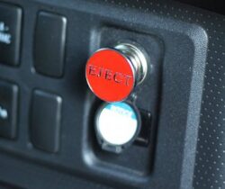 cigarette-lighter-eject-button