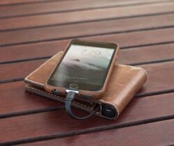 wallet-with-iphone-charger