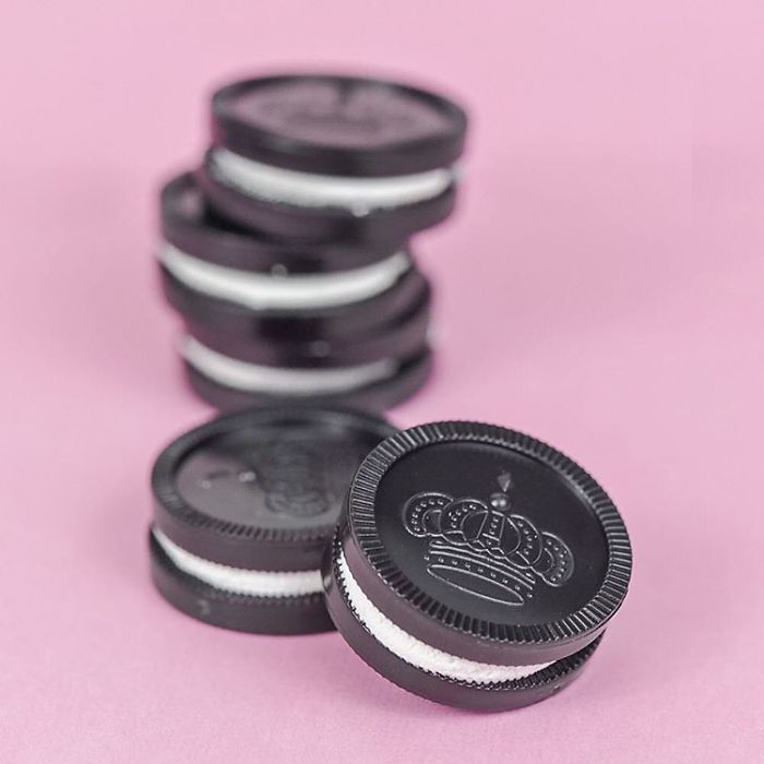 fake-food-out-of-household-items-checkers-oreos