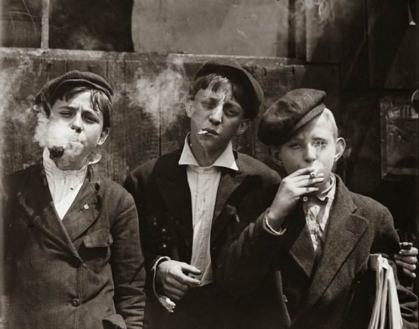 historical-photos-child-laborers-cigarettes-1910