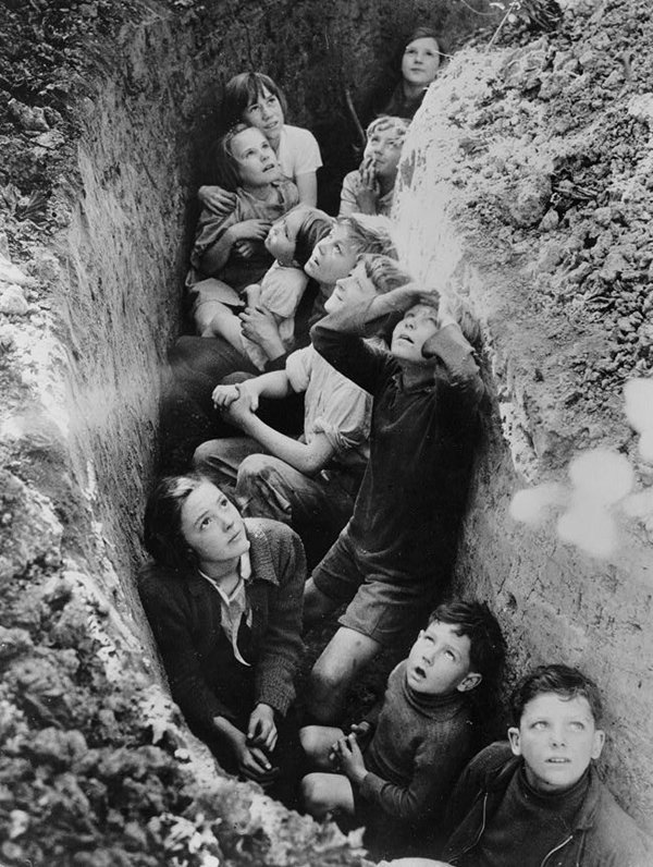 historical-photos-children-take-cover-trench-1940