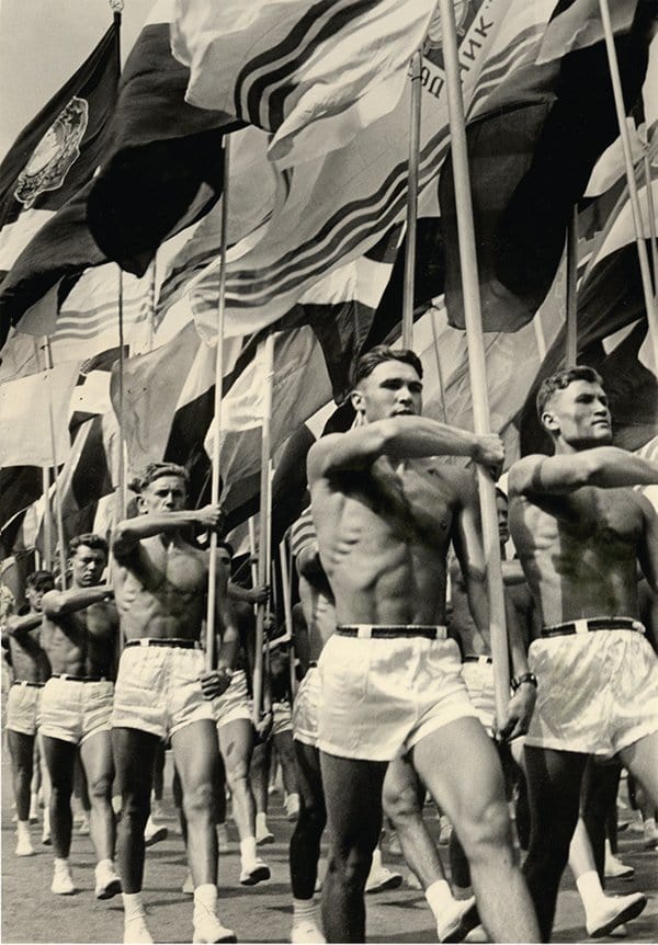 historical-photos-soviet-gym-teachers-moscow-1956