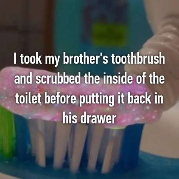 mean-siblings-toothbrush