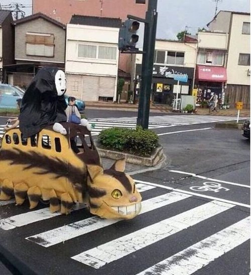 only-in-asia-no-face-cat-bus