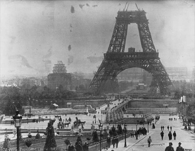 photos-from-the-past-eiffel-tower-1888