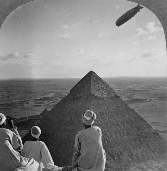 photos-from-the-past-zeppelin-pyramids-1931