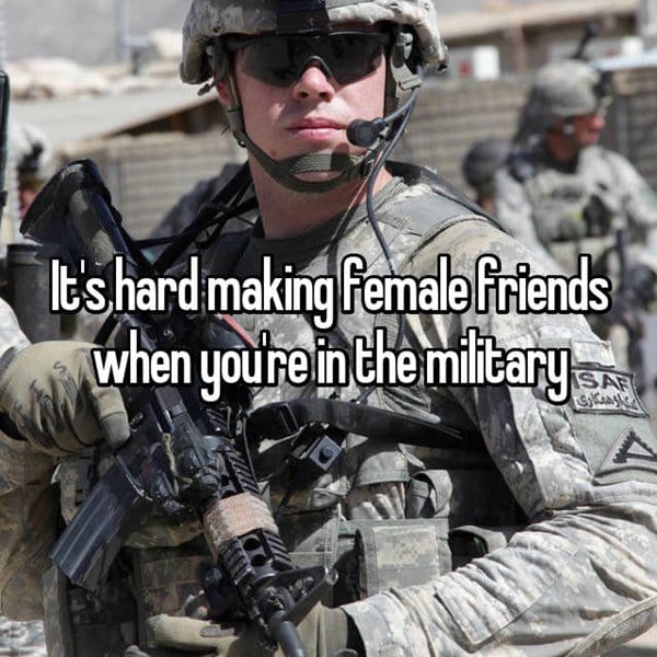 women-in-military-female-friends