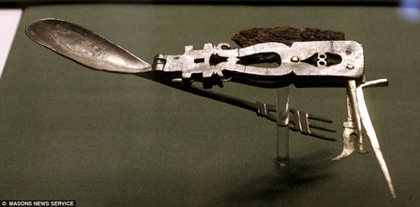 artifacts-roman-multi-tool-1800-years-old