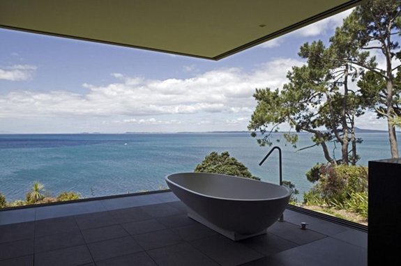 coolest-baths-ever-overlooking-sea