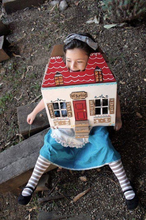 cute-halloween-costumes-alice-stuck-in-house