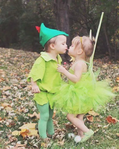 cute-halloween-costumes-peter-pan-tinkerbell