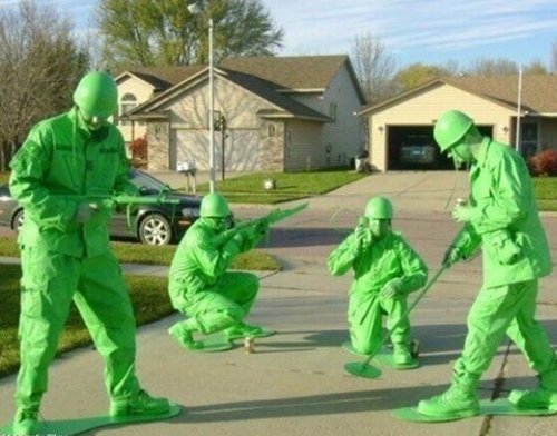 halloween-costumes-toy-soldiers