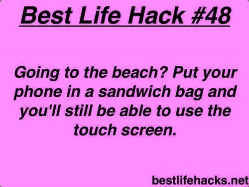 life-hacks-phone-sandwich-bag-beach