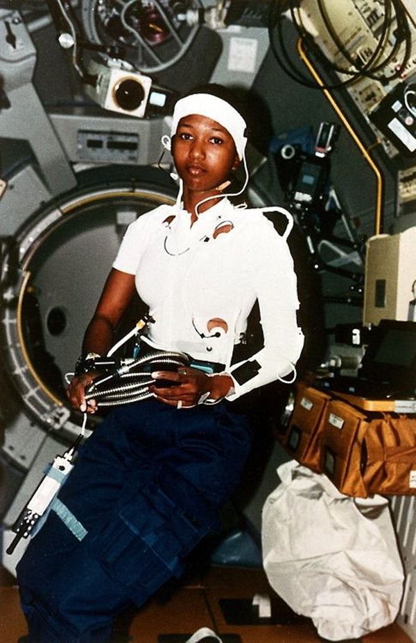 old-photos-dr-mae-jemison-first-black-woman-in-space-1992