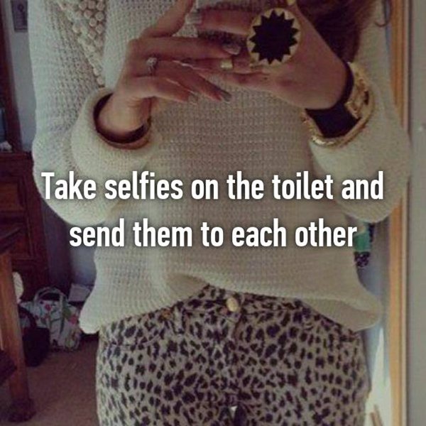 weird-bff-things-toilet-selfies