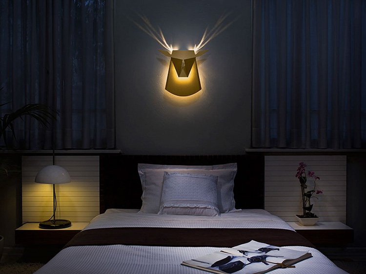 gold-stag-wall-light