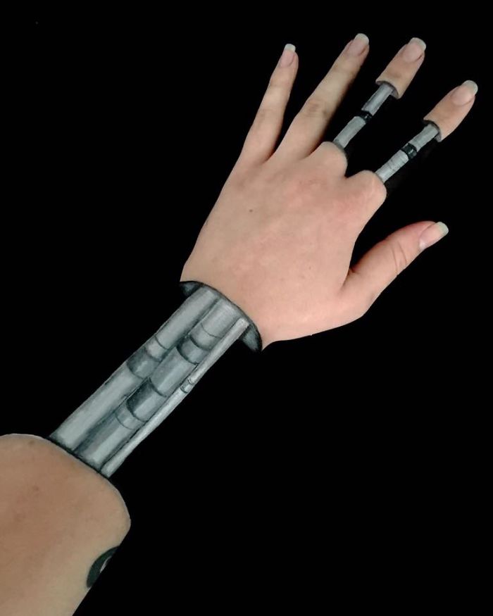 robot-optical-illusion-on-arm